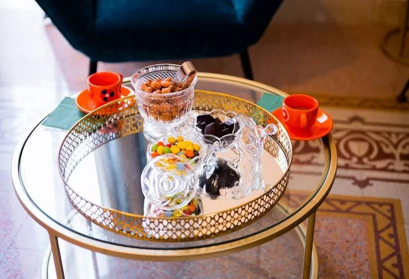 تختخواب و صبحانه Ausa Suites