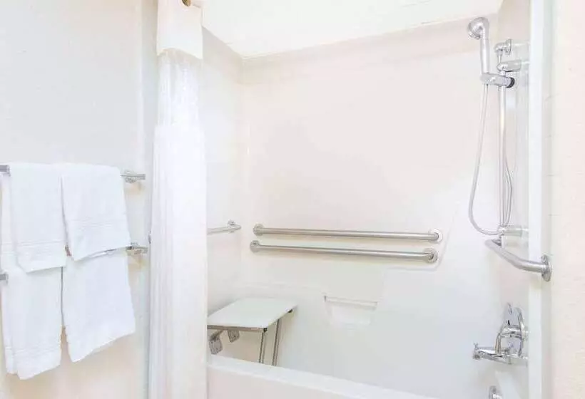 Hotelli Coratel Inn By Jasper Iowa Fairfield