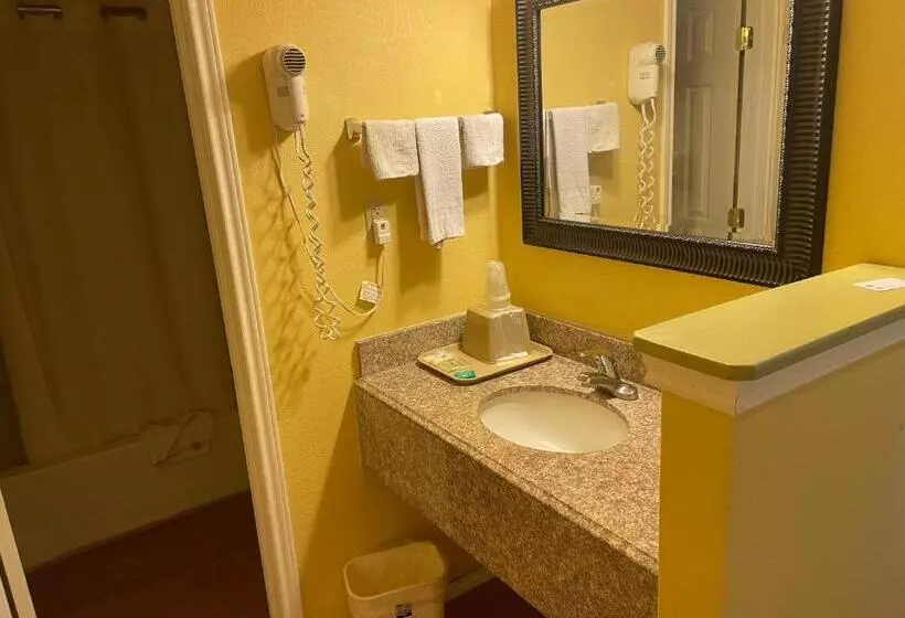 Hotelli Dilley Executive Inn