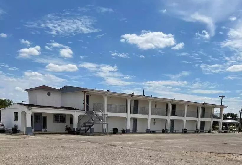 Hotelli Dilley Executive Inn