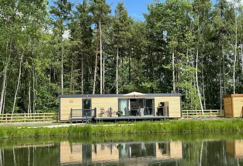 Hotelli Pine Boutique Lodge With Hot Tub For Couples & Dog