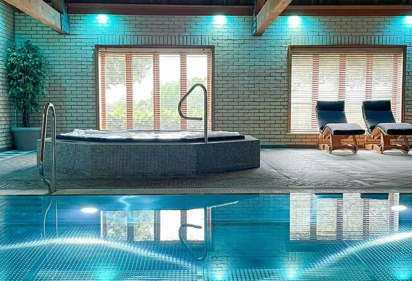 Hotelli Pine Boutique Lodge With Hot Tub For Couples & Dog