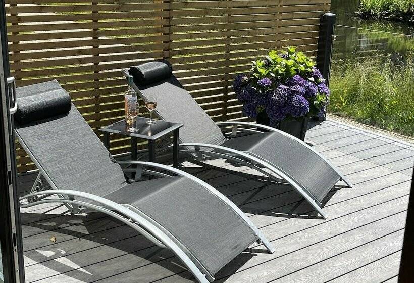 ホテル Pine Boutique Lodge With Hot Tub For Couples & Dog