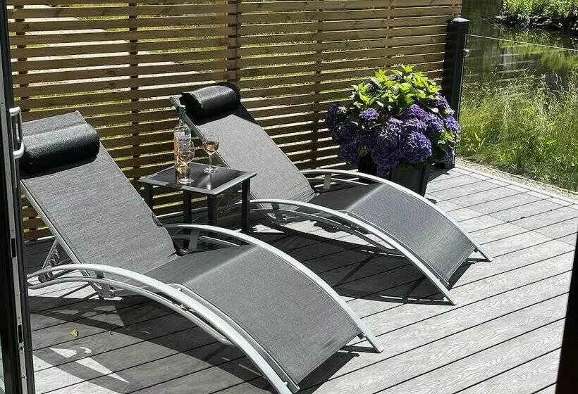 Hotelli Pine Boutique Lodge With Hot Tub For Couples & Dog