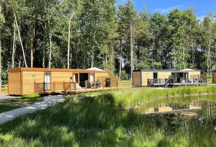 Hotelli Pine Boutique Lodge With Hot Tub For Couples & Dog