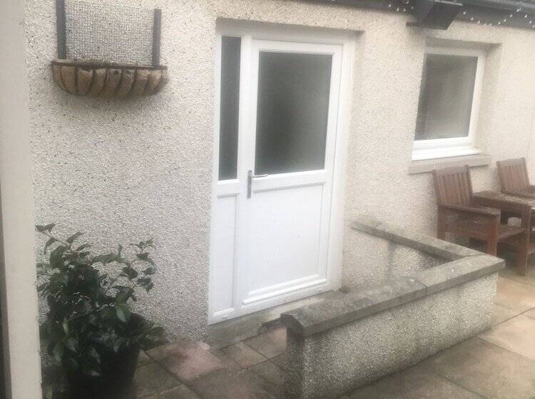 Lovely 1 Bed Cottage In Hopeman