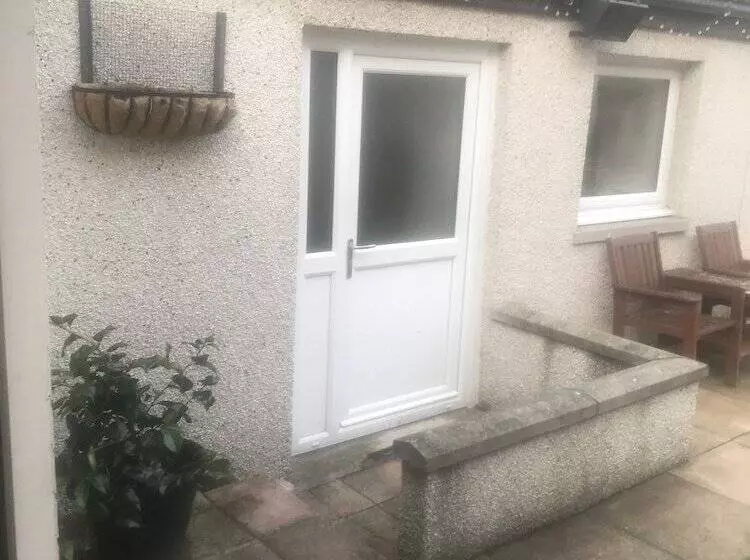 Lovely 1 Bed Cottage In Hopeman