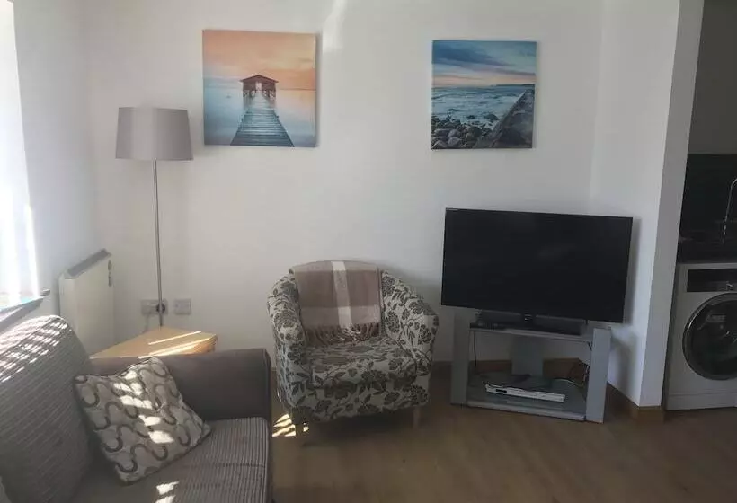 Lovely 1 Bed Cottage In Hopeman