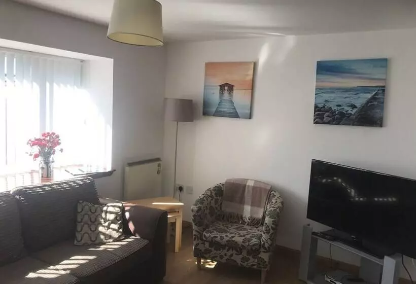 Lovely 1 Bed Cottage In Hopeman