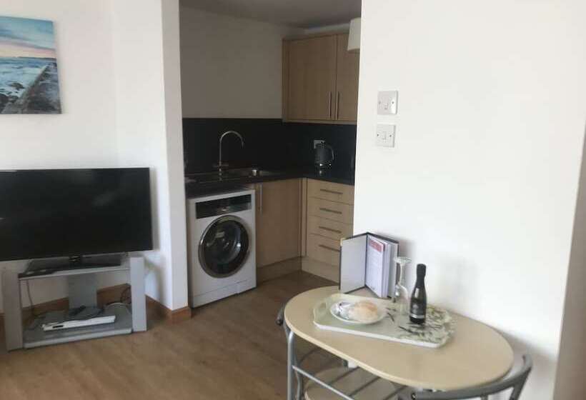 Lovely 1 Bed Cottage In Hopeman