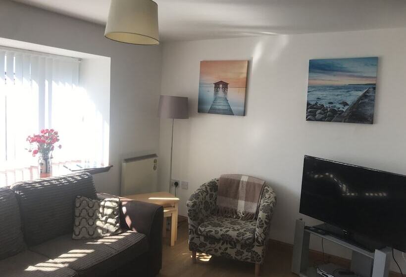 Lovely 1 Bed Cottage In Hopeman