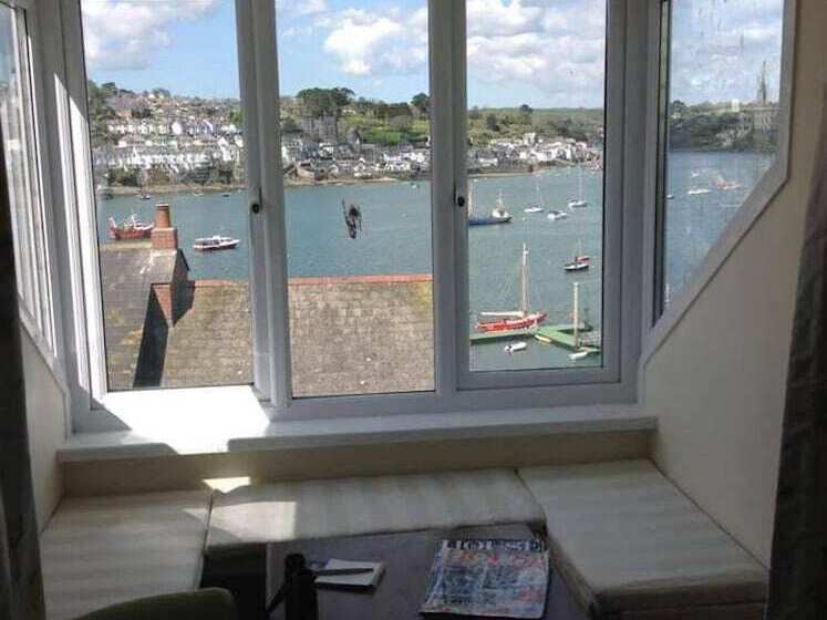 Newly Refurbished 7 Bed Cottage In Polruan, Fowey