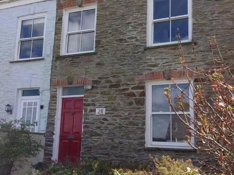 Newly Refurbished 7 Bed Cottage In Polruan, Fowey