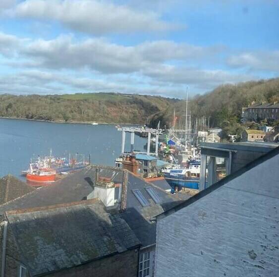 Newly Refurbished 7 Bed Cottage In Polruan, Fowey
