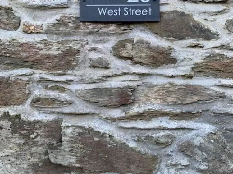Newly Refurbished 7 Bed Cottage In Polruan, Fowey