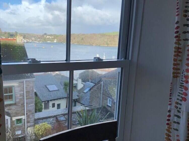 Newly Refurbished 7 Bed Cottage In Polruan, Fowey