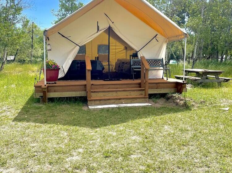 Курорт Travellers Rest Cabins And Rv Park