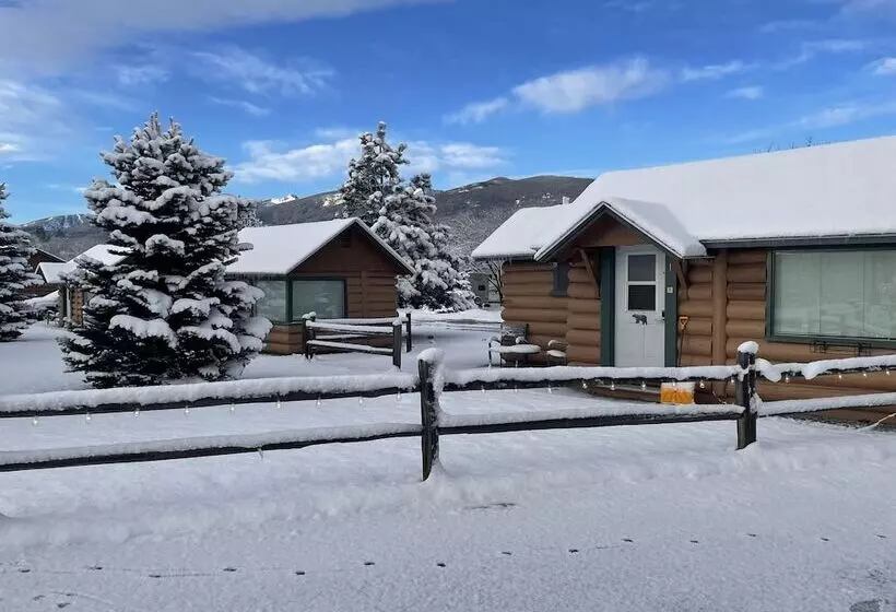 Lomakeskus Travellers Rest Cabins And Rv Park