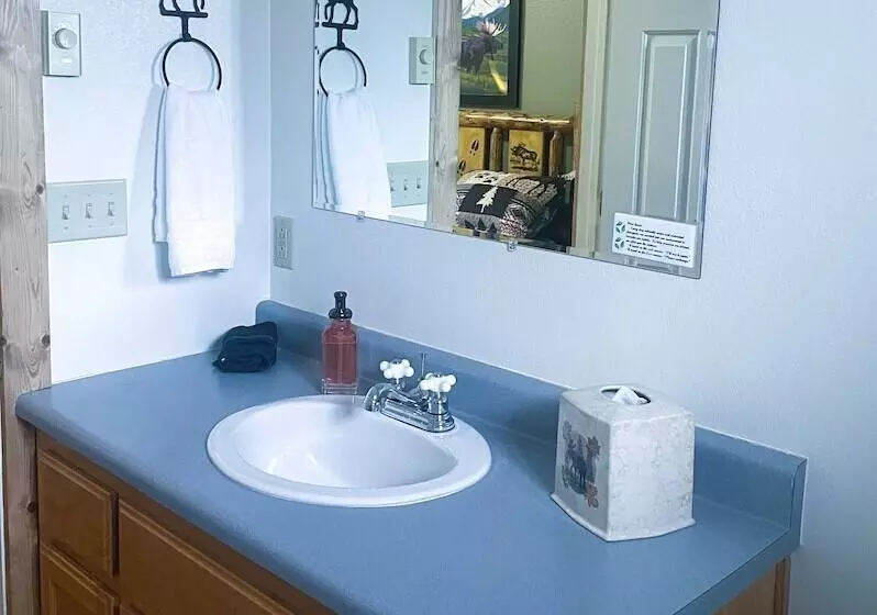 Lomakeskus Travellers Rest Cabins And Rv Park