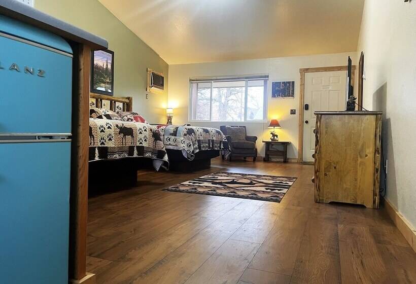 Курорт Travellers Rest Cabins And Rv Park