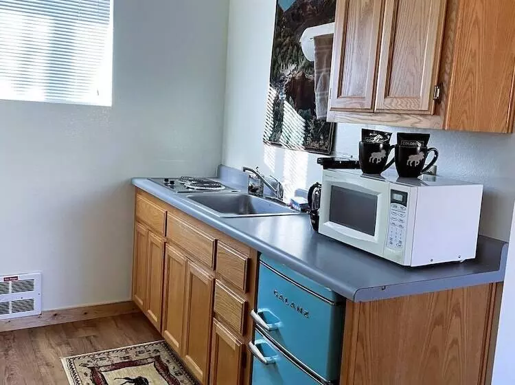 Lomakeskus Travellers Rest Cabins And Rv Park