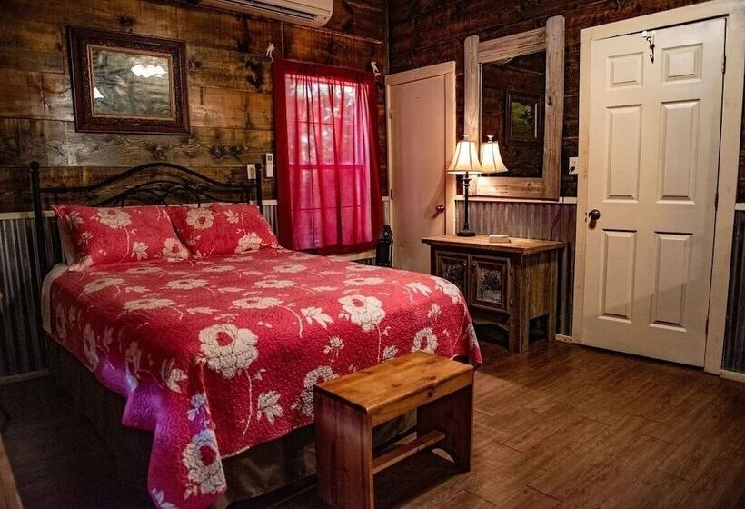 The Home Place   Let It Be Your Home Away From Home For A While! Cabin By Redawning