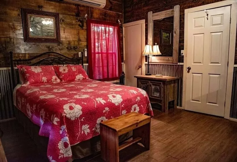 The Home Place   Let It Be Your Home Away From Home For A While! Cabin By Redawning