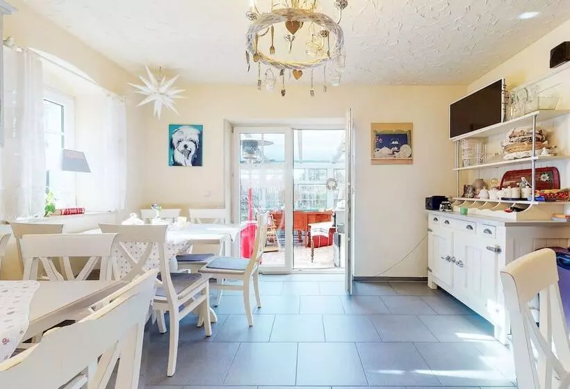 ベッドアンドブレックファースト Land & Leben Pension