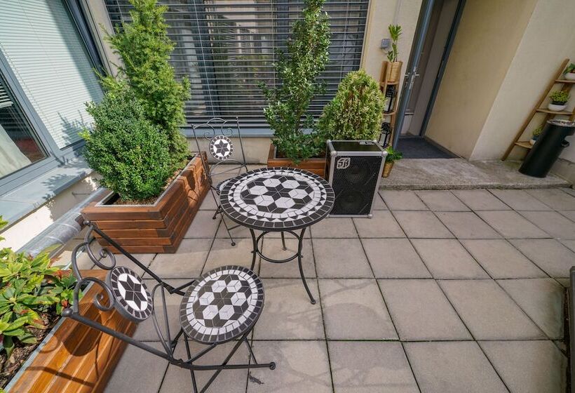 Chors Like A Hotel   Hostel