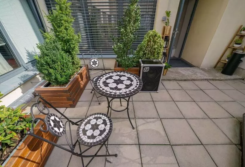 Chors Like A Hotel   Hostel