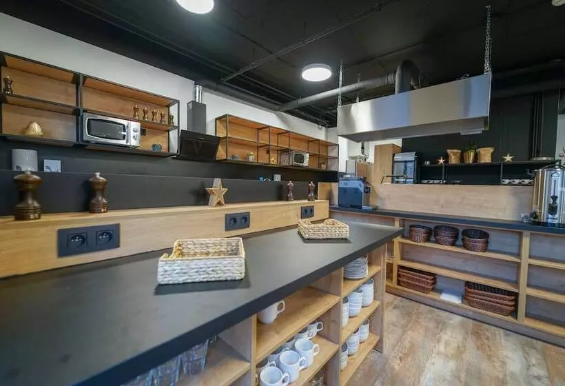 Chors Like A Hotel   Hostel