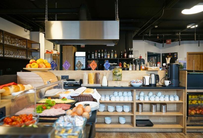 Chors Like A Hotel   Hostel