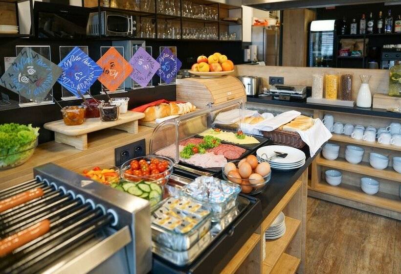 Chors Like A Hotel   Hostel