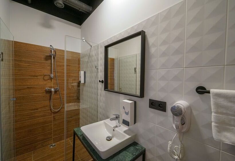 Chors Like A Hotel   Hostel