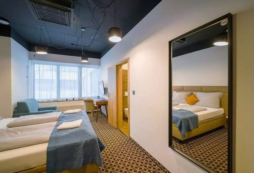 Chors Like A Hotel   Hostel