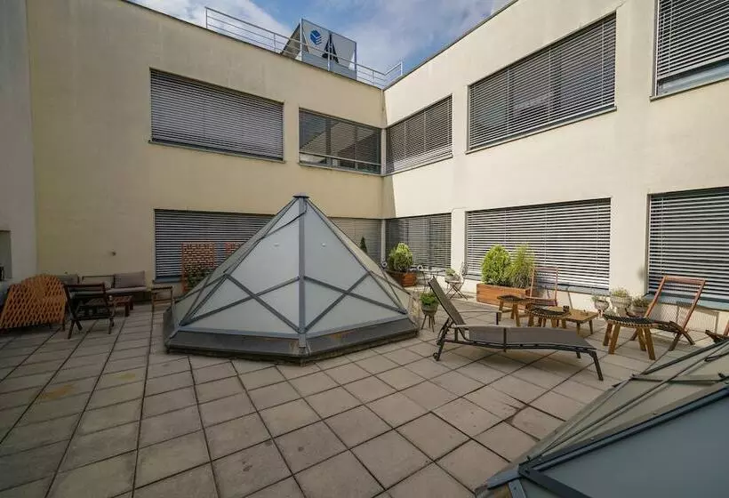 Chors Like A Hotel   Hostel