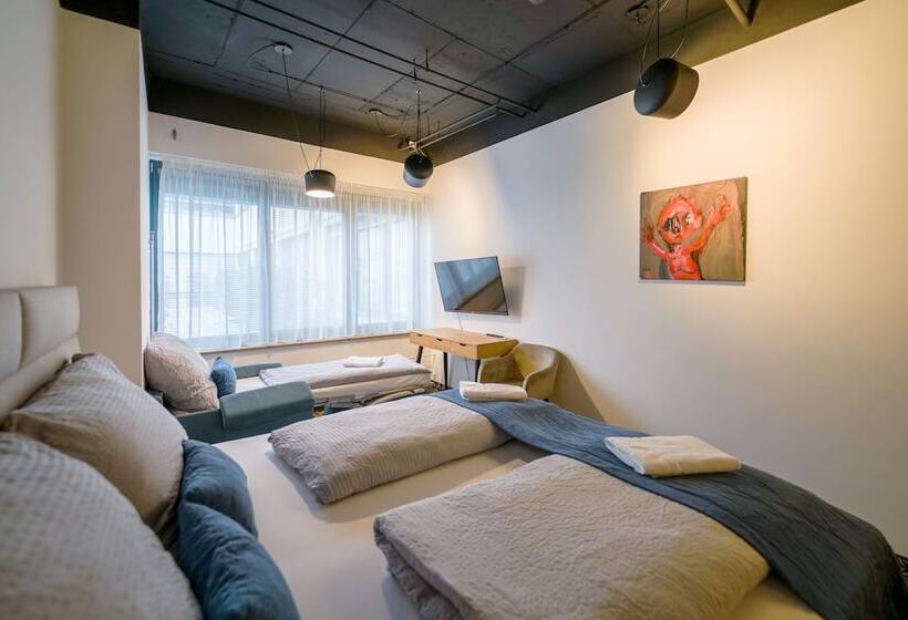 Chors Like A Hotel   Hostel