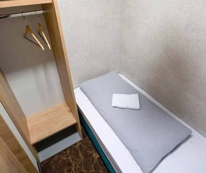 Chors Like A Hotel   Hostel