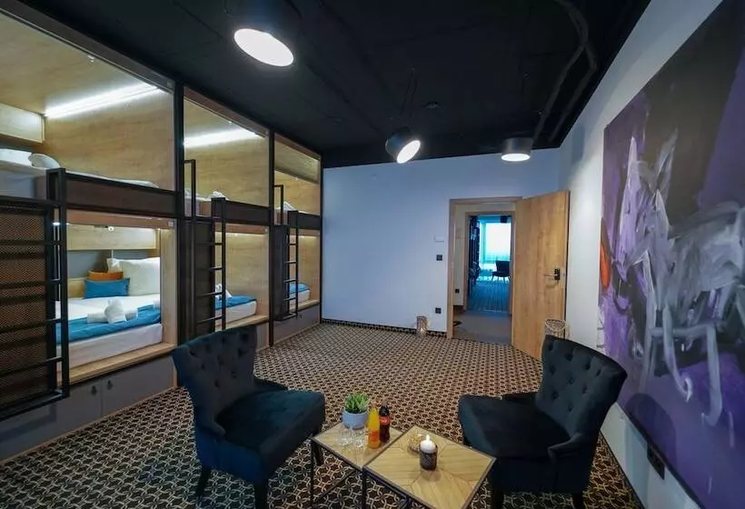 Chors Like A Hotel   Hostel