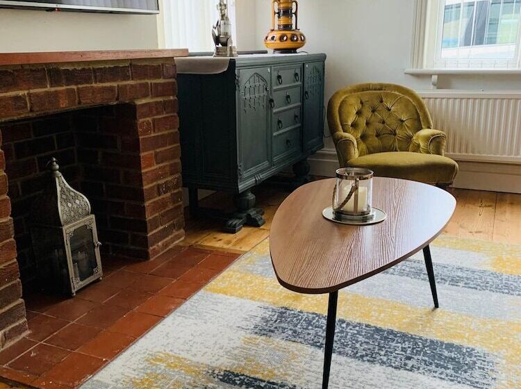 Elegant 3bd Edwardian Home Warminster