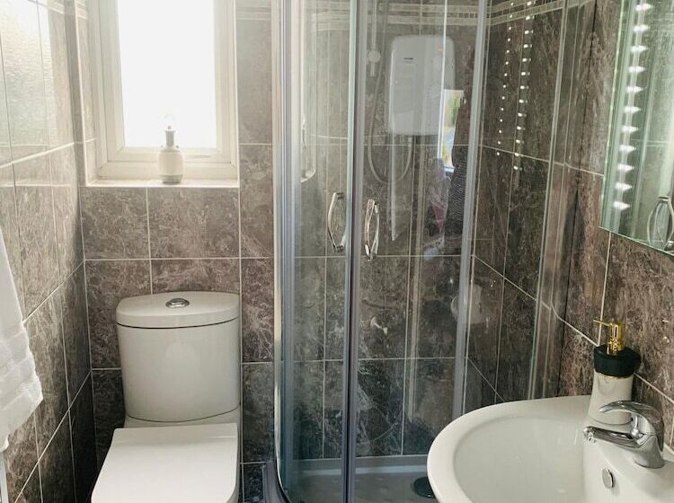 Elegant 3bd Edwardian Home Warminster