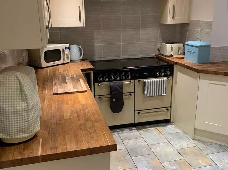 Elegant 3bd Edwardian Home Warminster