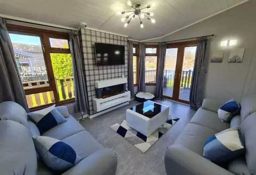 Hotelli Lakeside 28
