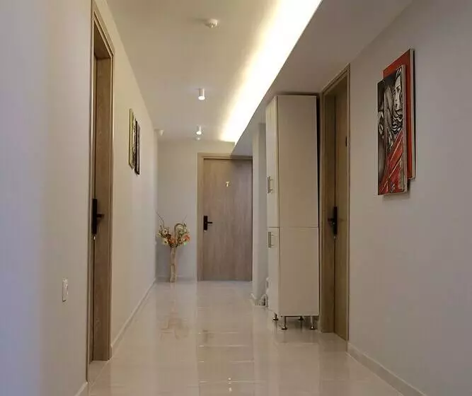 هتل Menta Studios