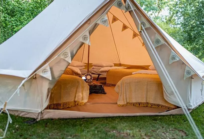 Hotelli Nine Yards Bell Tents At The Open