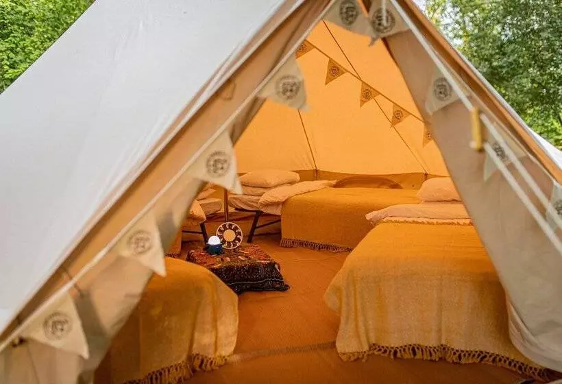 Hotelli Nine Yards Bell Tents At The Open
