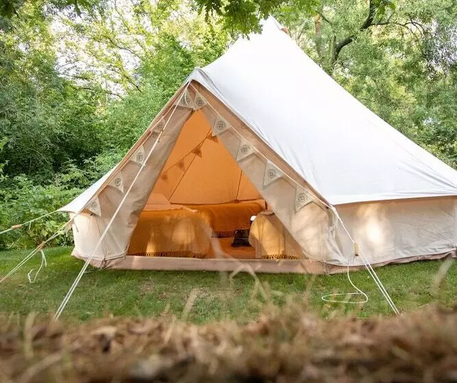Hotelli Nine Yards Bell Tents At The Open