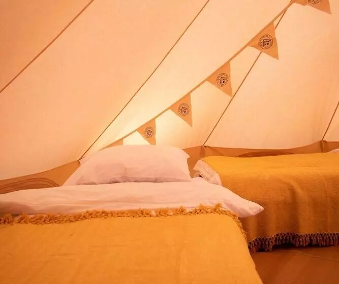 Hotelli Nine Yards Bell Tents At The Open