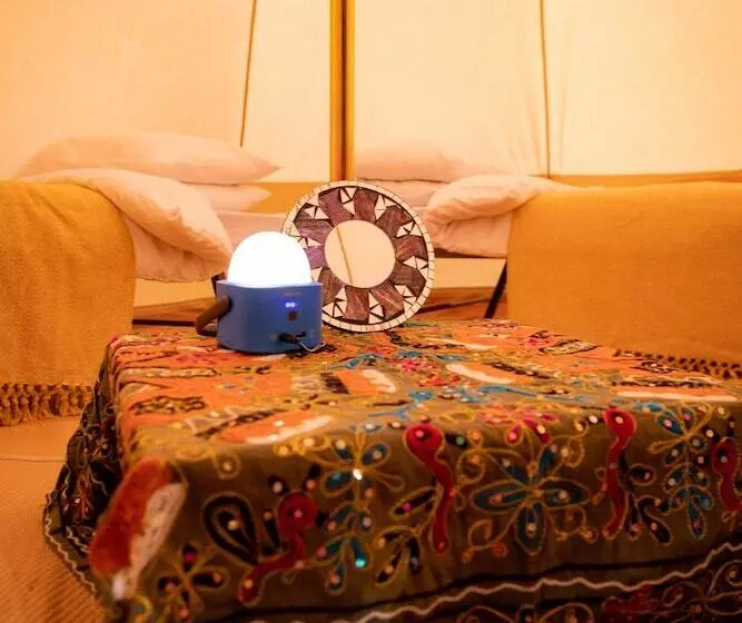 Hotelli Nine Yards Bell Tents At The Open