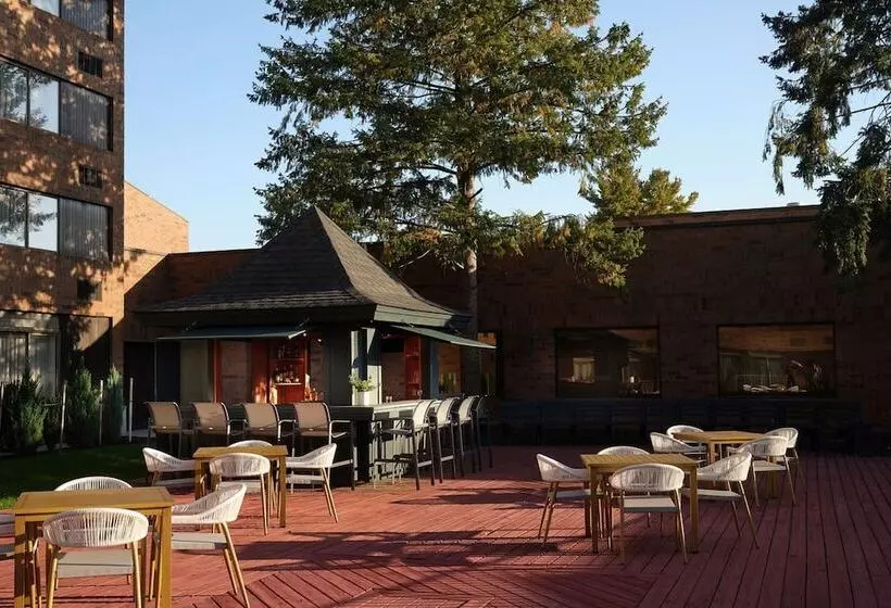 Hotelli Sheraton Grand Rapids Airport